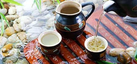 茶香满溢温馨角，喝茶好处尽在其中